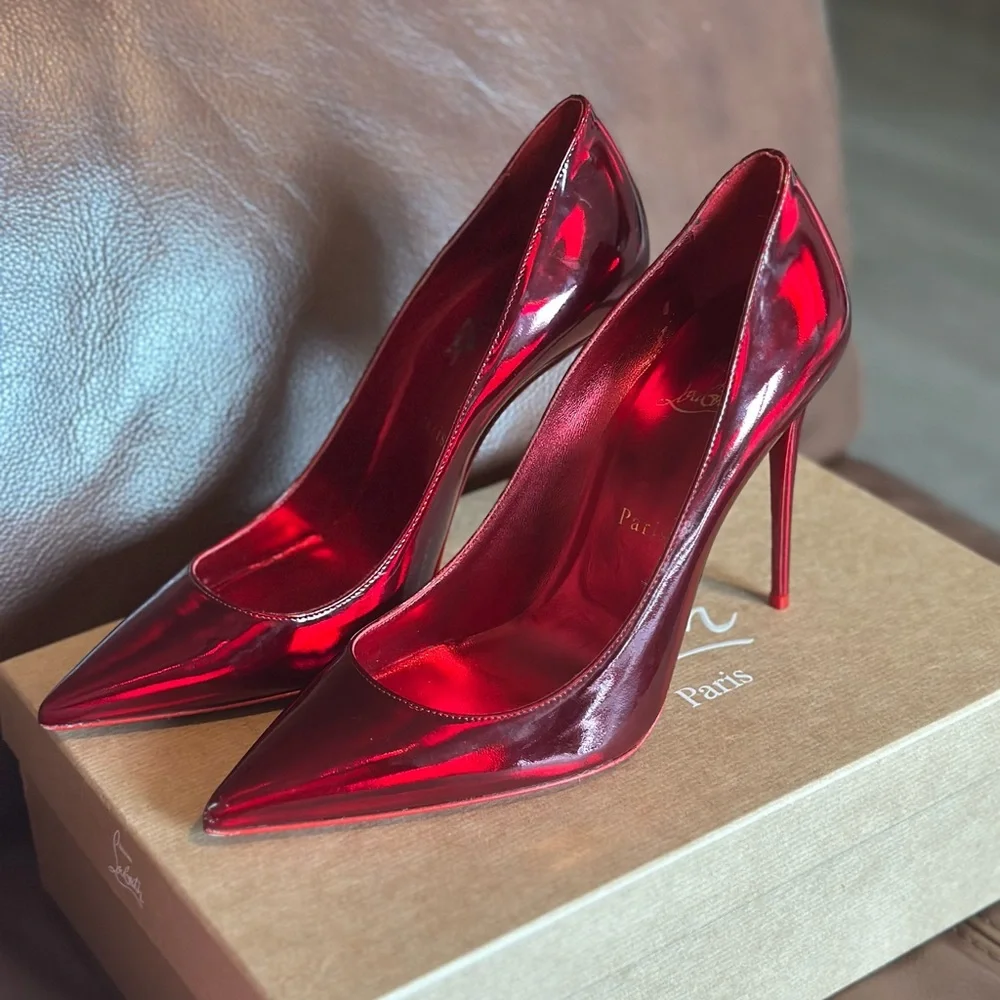 Christian Louboutin patent leather red pumps - Picture 3 of 4